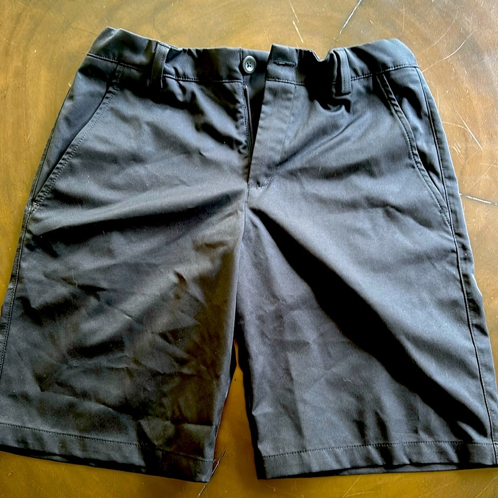 Boys under Armour shorts YLG